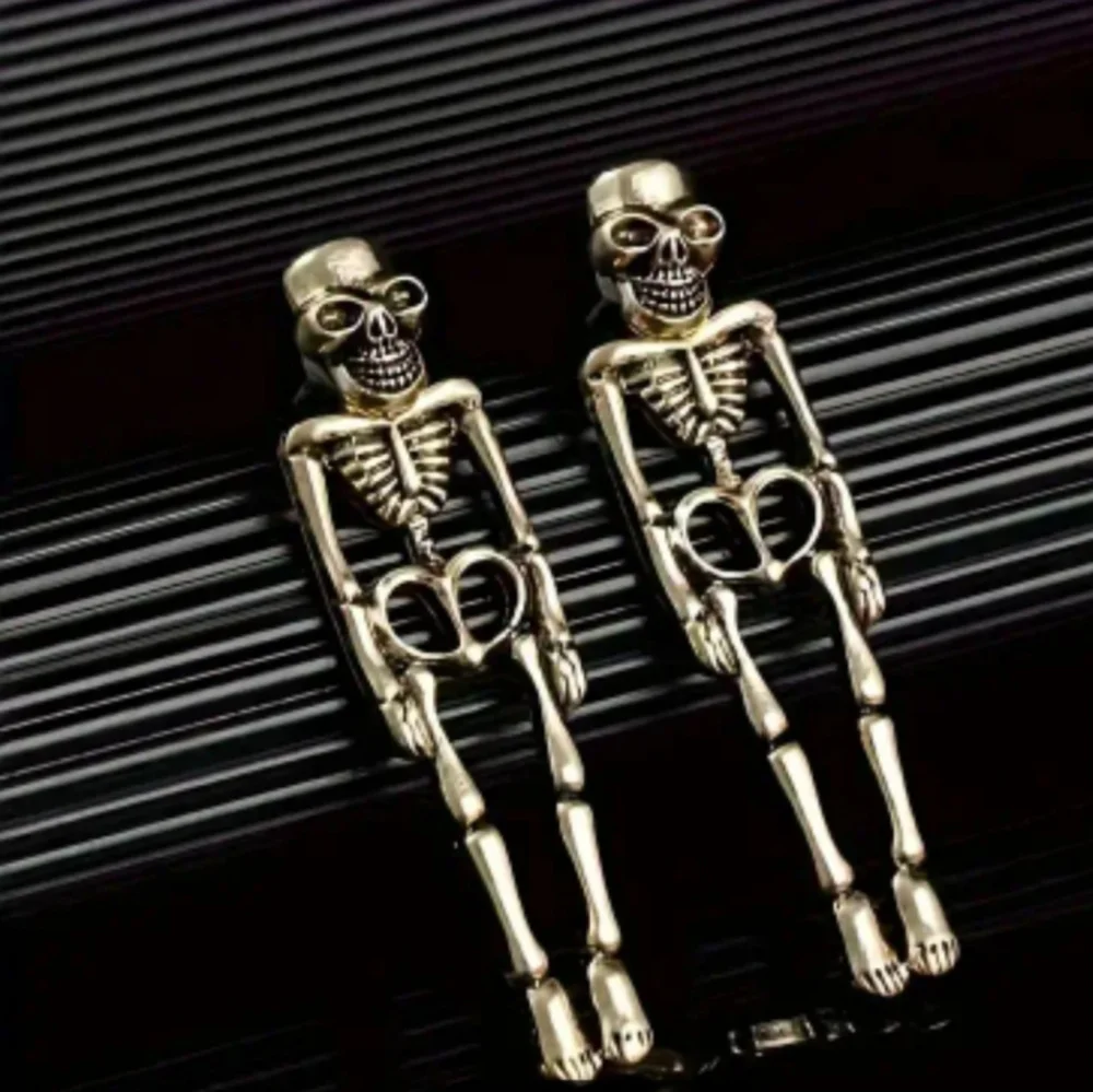 HOT TOPIC UNISEX Y2K VIBE SILVERTONE SKELETON EARRINGS NWOT